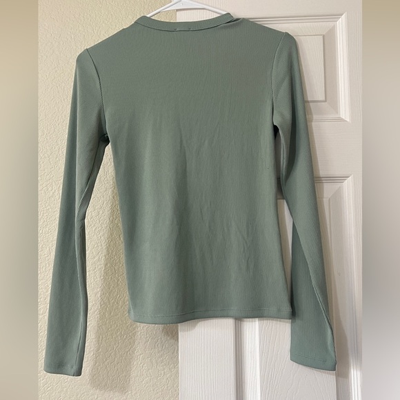 Abercrombie & Fitch Green Long Sleeve Tee - Picture 3 of 3
